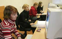 Студенты на занятиях в компьютерном классе